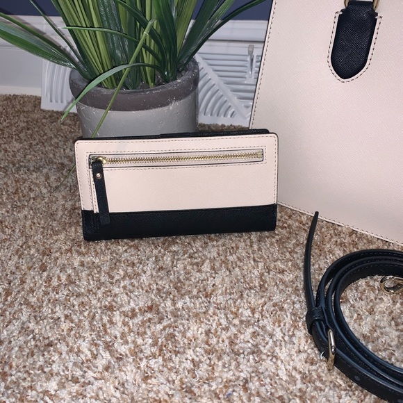 💯 Brand new Kate Spade w/ wallet to match! - Picture 7 of 8